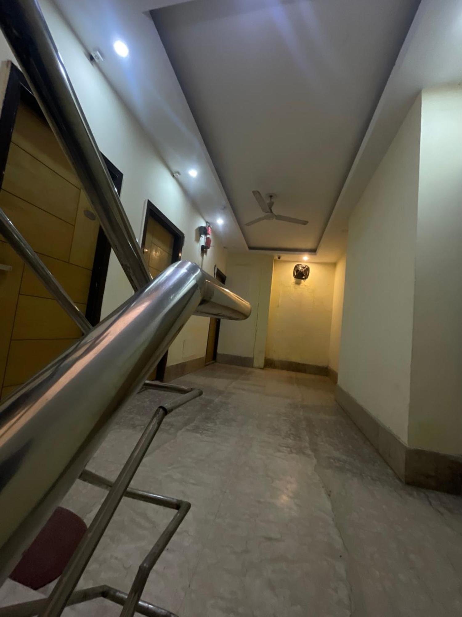 Hotel Golden Gate Nueva Delhi Exterior foto