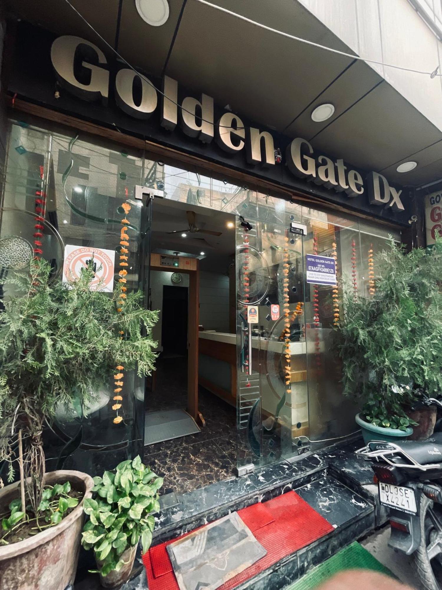 Hotel Golden Gate Nueva Delhi Exterior foto